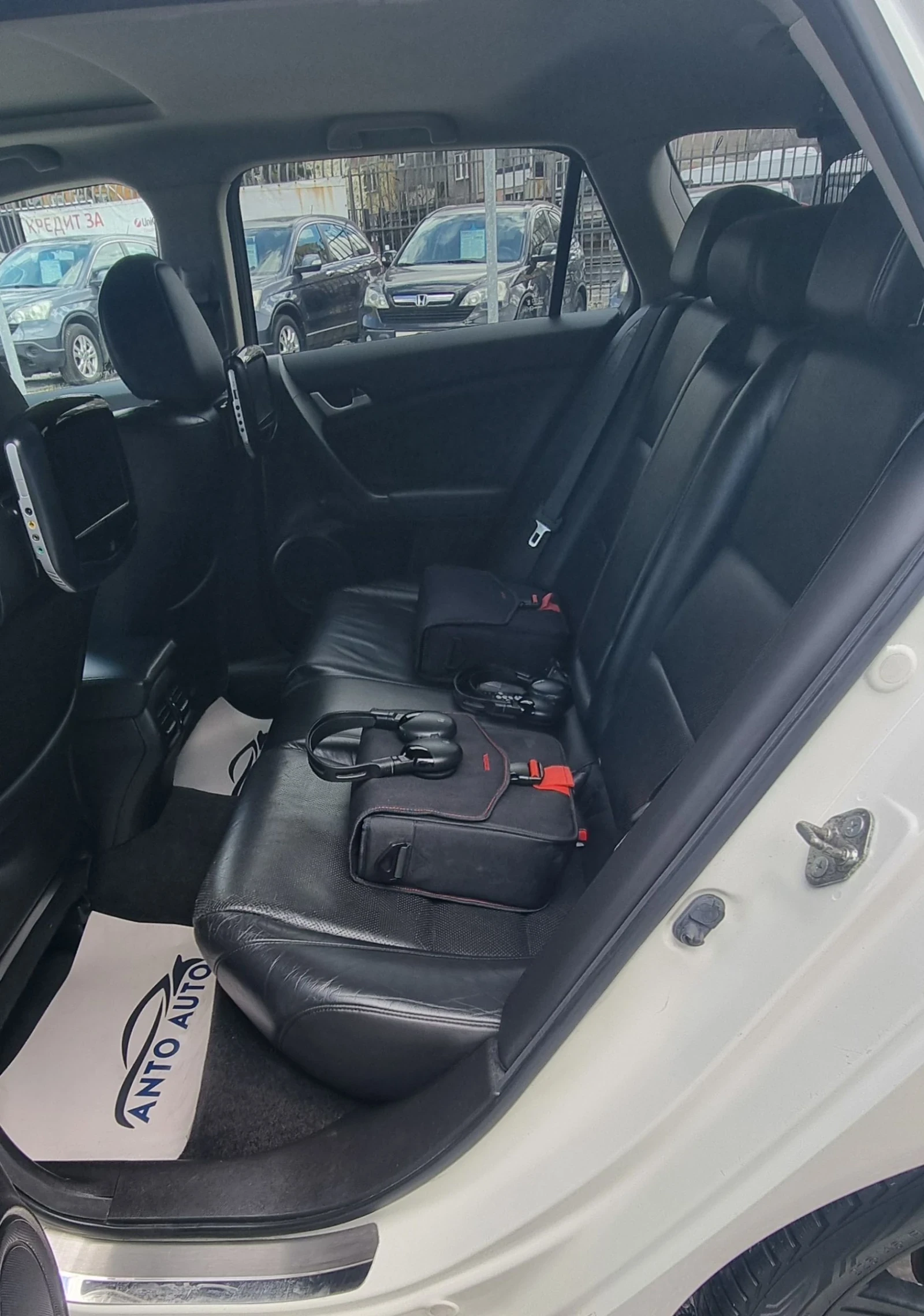 Honda Accord 2.4 i-VTEC Екзекютив!, снимка 11 - Автомобили и джипове - 54147455