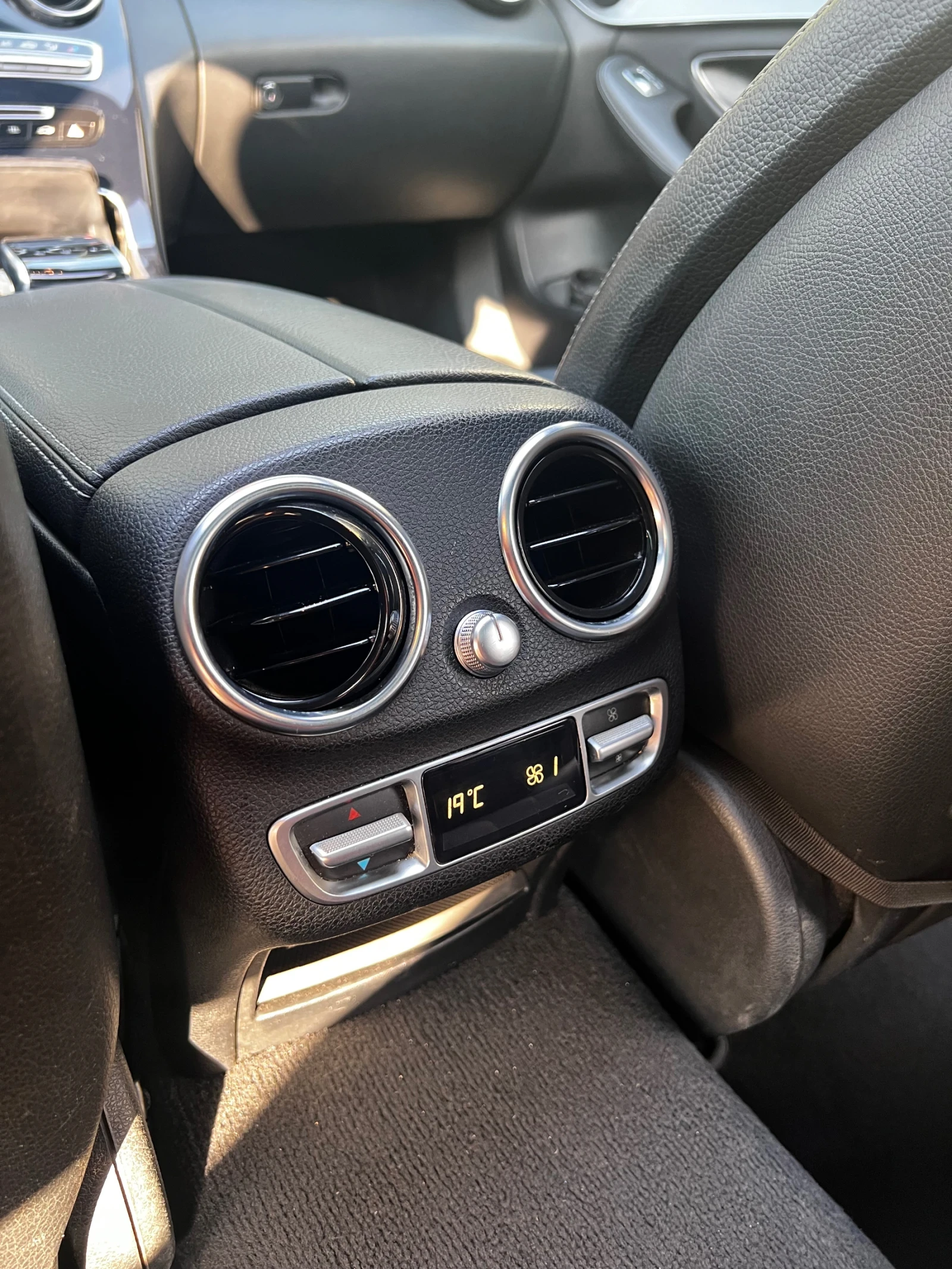 Mercedes-Benz C 250 4MATIC AMG| �����| �����| Car Play | Led Intellige | Mobile.bg � ����������� 10