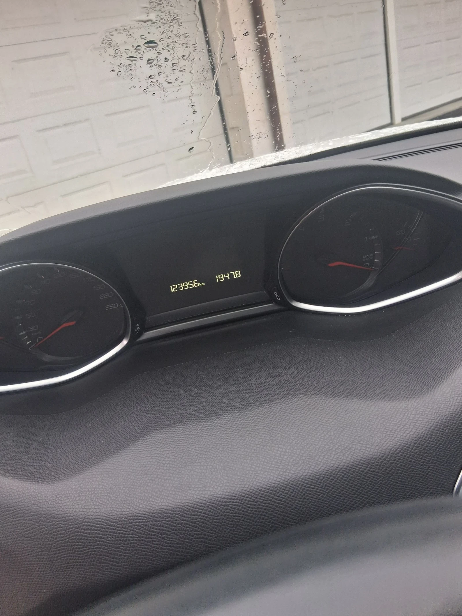 Peugeot 308, снимка 3 - Автомобили и джипове - 54371344