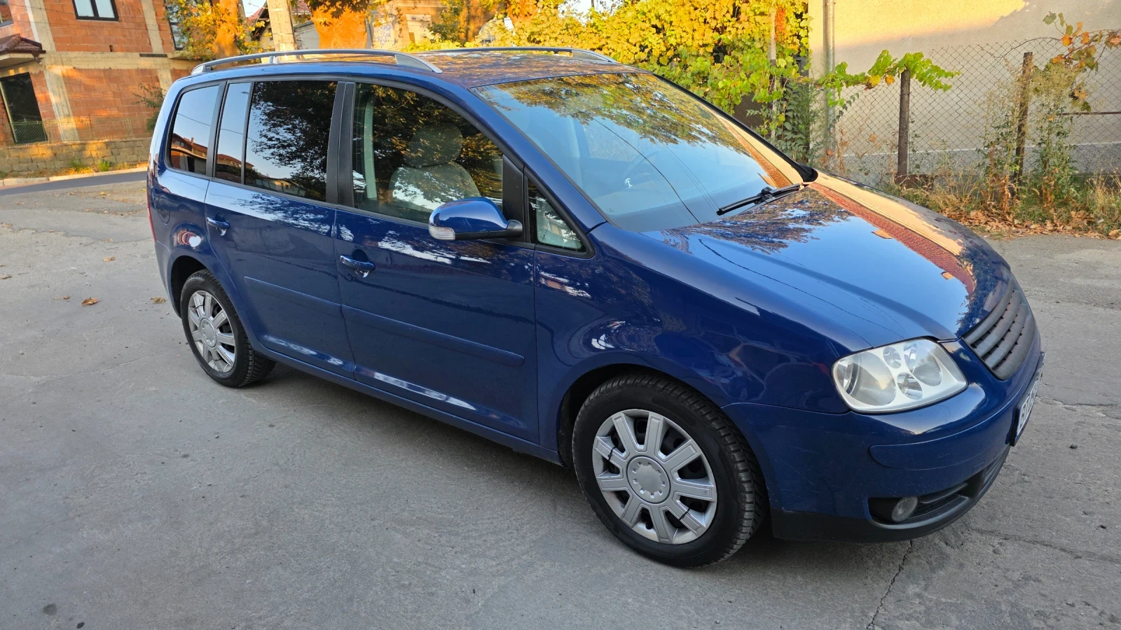 VW Touran 2.0 140 кс, снимка 3 - Автомобили и джипове - 56038533