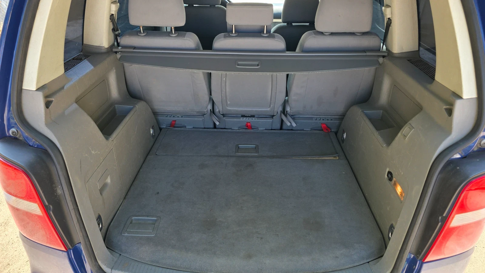 VW Touran 2.0 140 кс, снимка 13 - Автомобили и джипове - 56038533