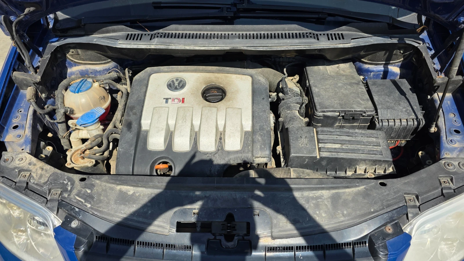 VW Touran 2.0 140 кс, снимка 14 - Автомобили и джипове - 56038533