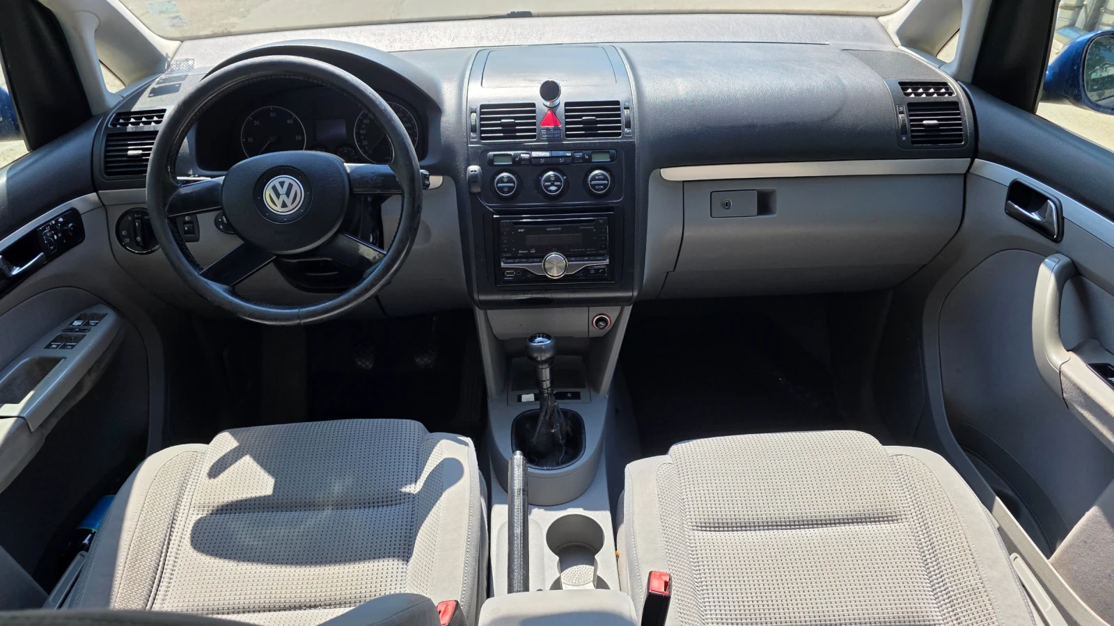 VW Touran 2.0 140 кс, снимка 9 - Автомобили и джипове - 56038533
