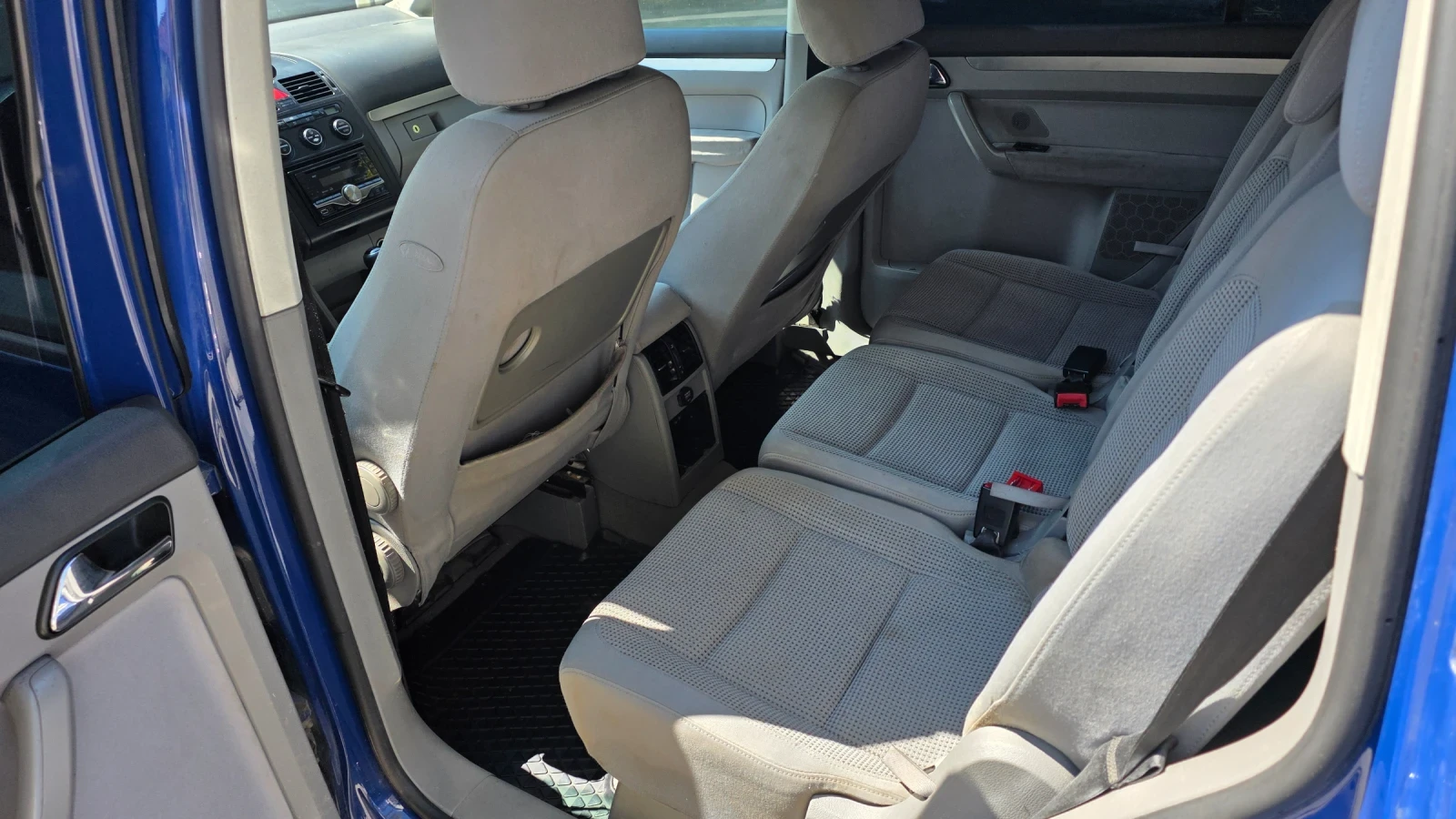 VW Touran 2.0 140 кс, снимка 11 - Автомобили и джипове - 56038533