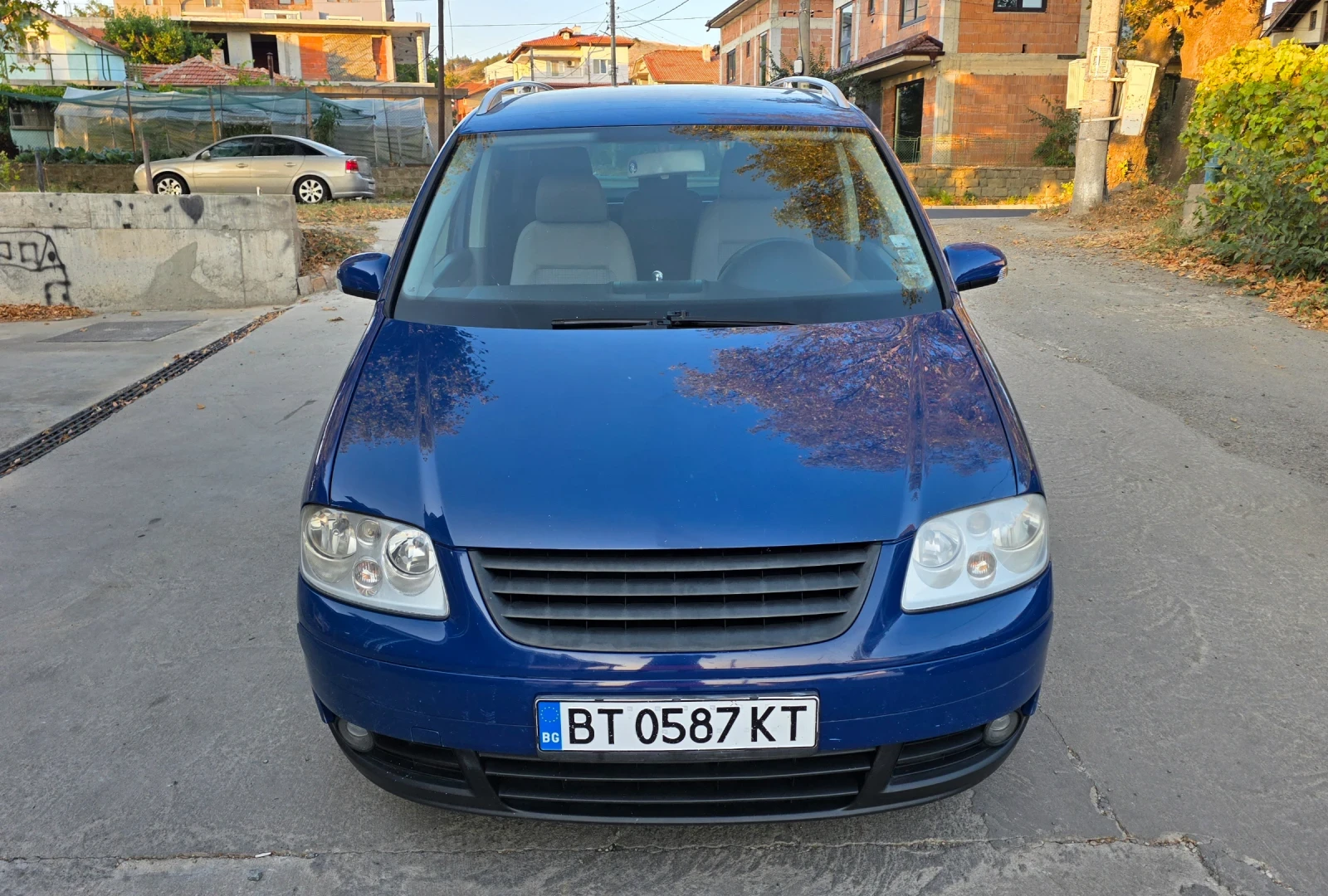 VW Touran 2.0 140 кс, снимка 2 - Автомобили и джипове - 56038533