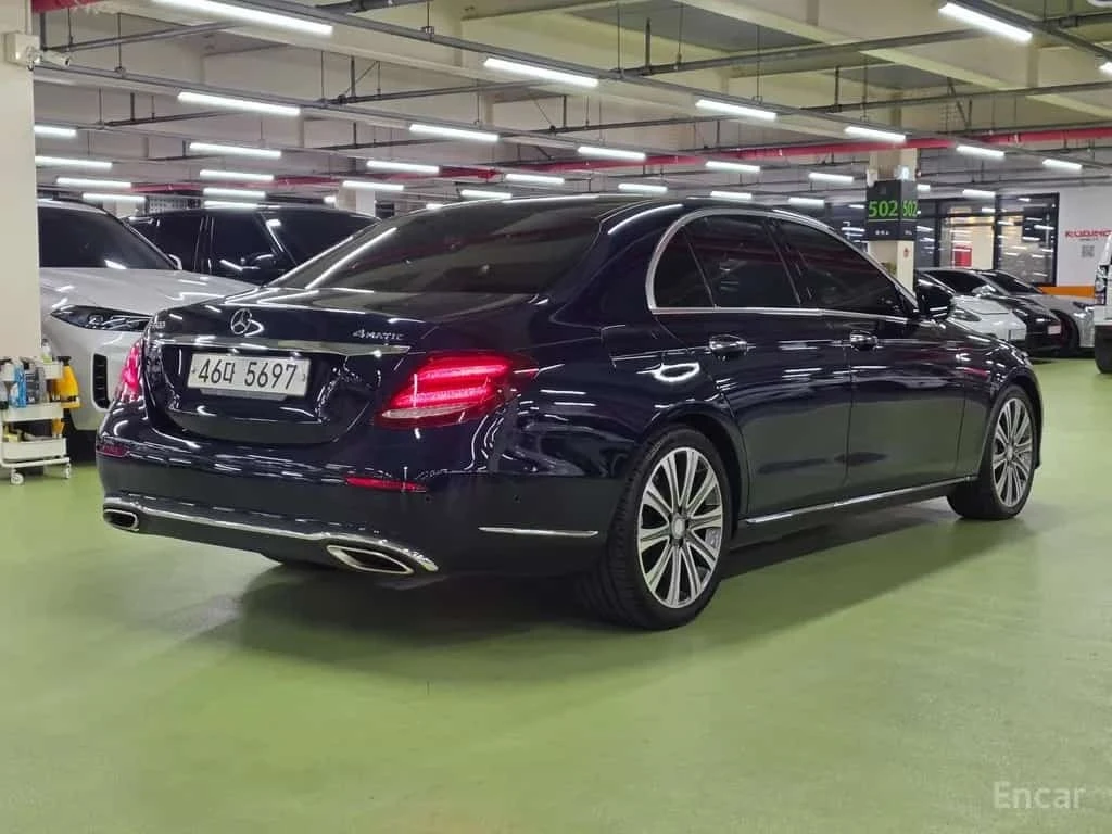 Mercedes-Benz E 400 4MATIC Exclusive | АВТОФИНАНСИРАНЕ, снимка 4 - Автомобили и джипове - 56319087