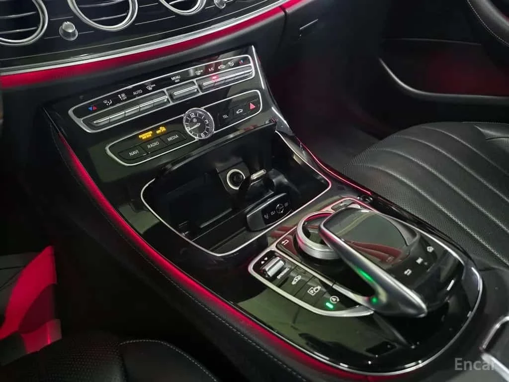 Mercedes-Benz E 400 4MATIC Exclusive | АВТОФИНАНСИРАНЕ, снимка 17 - Автомобили и джипове - 56319087