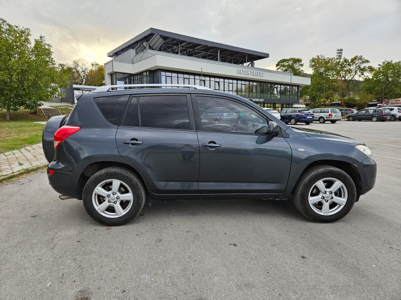 Toyota Rav4 2.2 D-4D 6-speed, снимка 3 - Автомобили и джипове - 47561259