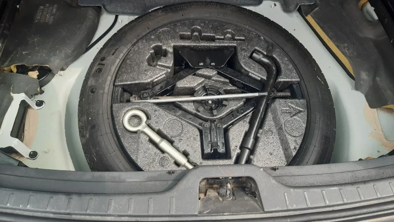 Volvo XC60 2, 4 D5- 175k.s.- ПЕРФЕКТНА, снимка 9 - Автомобили и джипове - 49749999