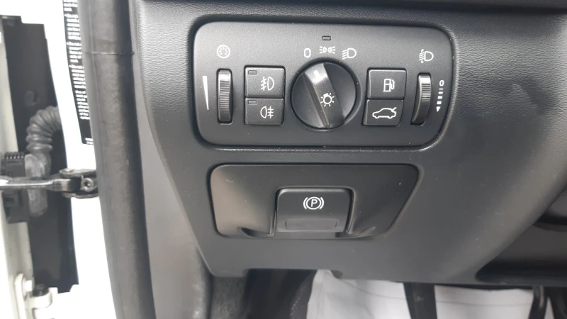 Volvo XC60 2, 4 D5- 175k.s.- ПЕРФЕКТНА, снимка 11 - Автомобили и джипове - 49749999