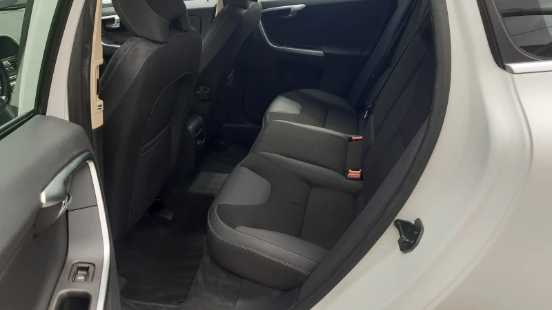 Volvo XC60 2, 4 D5- 175k.s.- ПЕРФЕКТНА, снимка 16 - Автомобили и джипове - 49749999