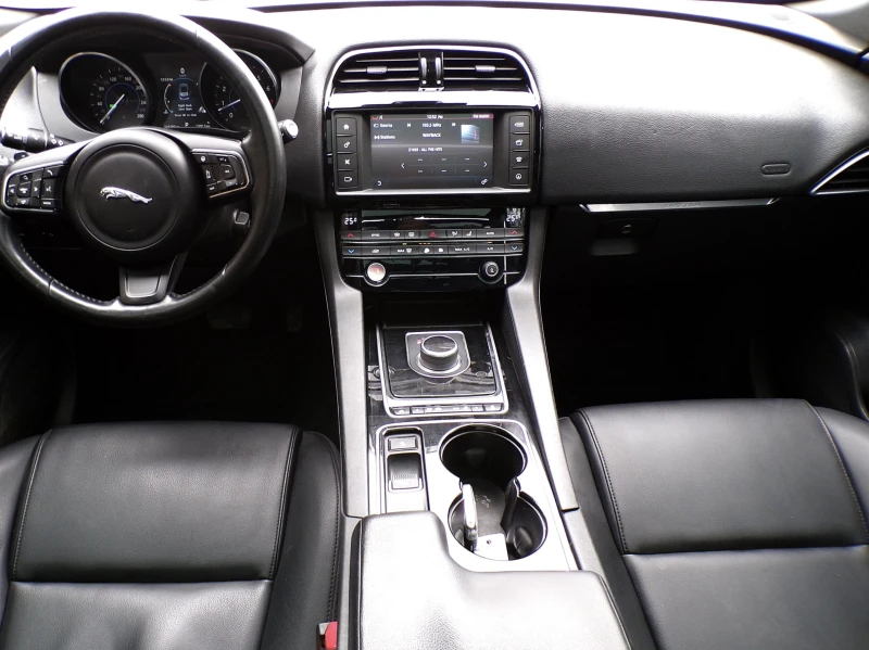 Jaguar F-PACE 35t* Автокредит* , снимка 11 - Автомобили и джипове - 52749541