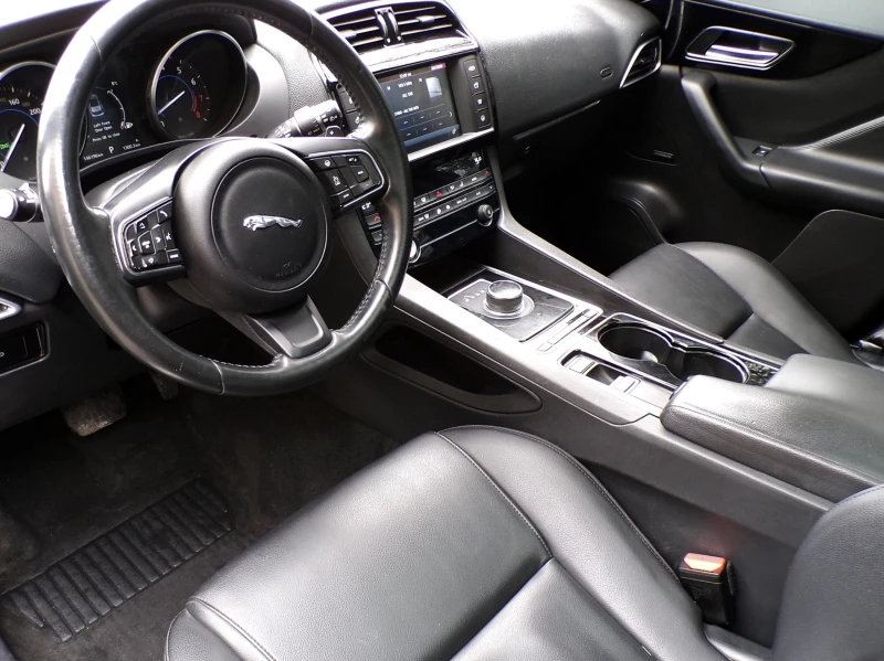 Jaguar F-PACE 35t* Автокредит* , снимка 8 - Автомобили и джипове - 52749541