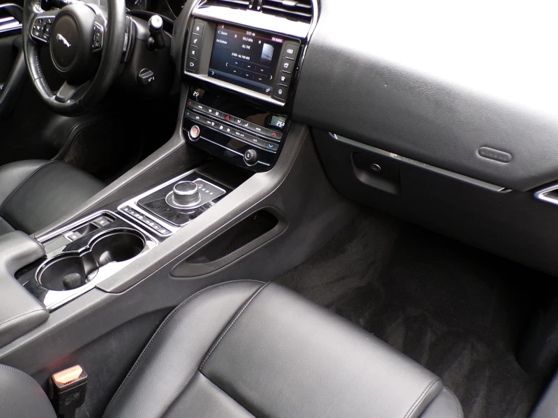Jaguar F-PACE 35t* Автокредит* , снимка 10 - Автомобили и джипове - 52749541