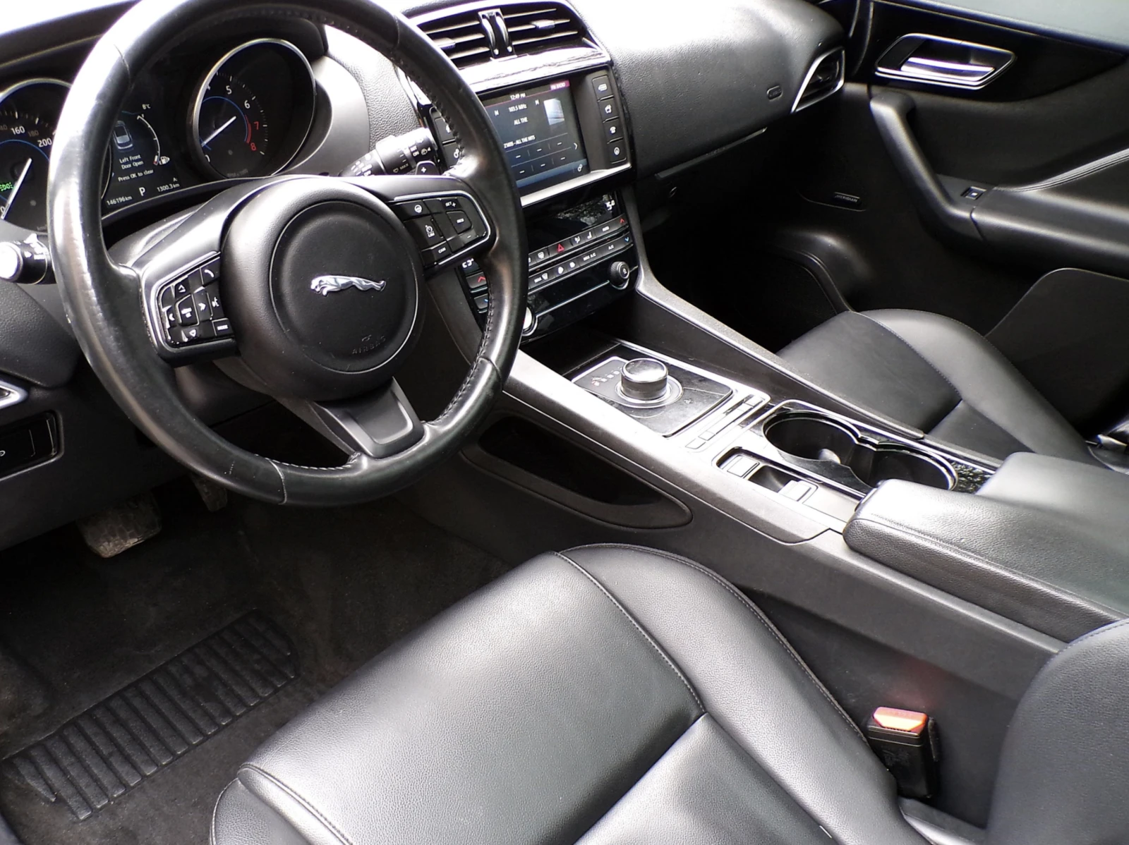 Jaguar F-PACE 35t* Автокредит*  - изображение 8