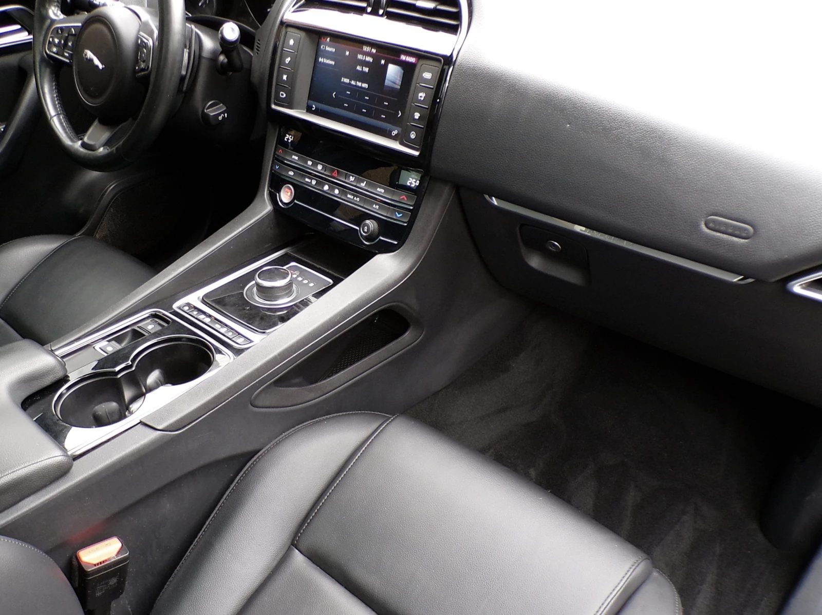 Jaguar F-PACE 35t* Автокредит*  - изображение 10