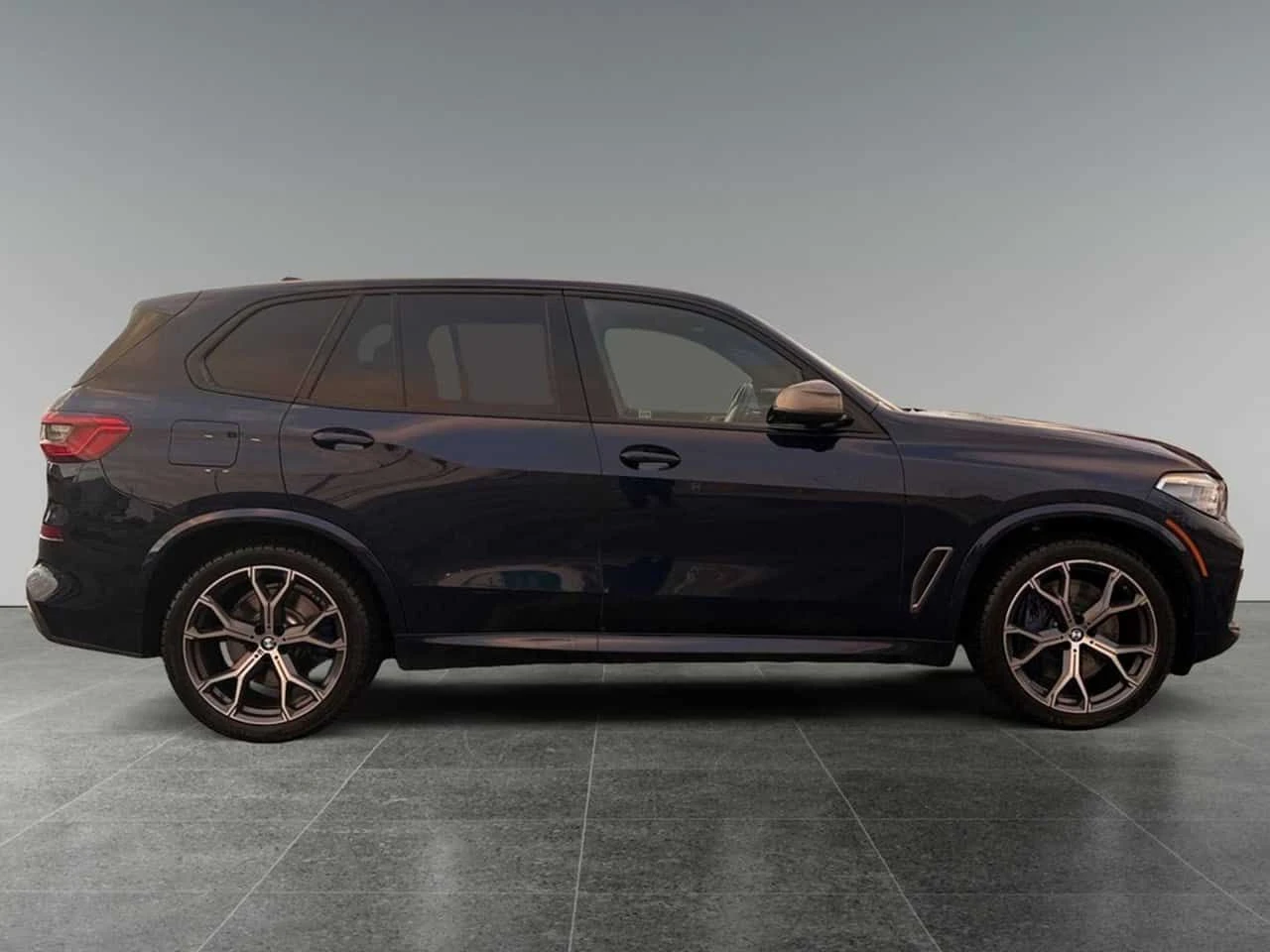 BMW X5 M50I | МАСАЖ | PANO | H/K | HUD | KEYLESS | , снимка 3 - Автомобили и джипове - 53940277