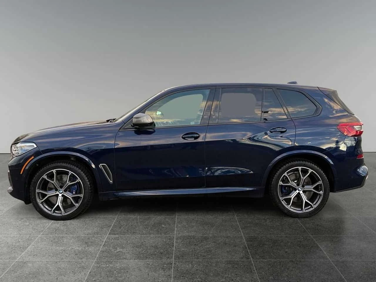 BMW X5 M50I | МАСАЖ | PANO | H/K | HUD | KEYLESS | , снимка 4 - Автомобили и джипове - 53940277