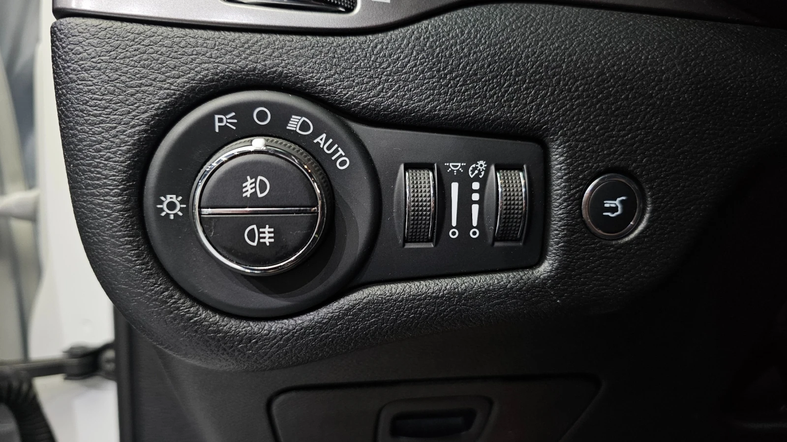 Jeep Cherokee * LIMITED* , снимка 17 - Автомобили и джипове - 55047566