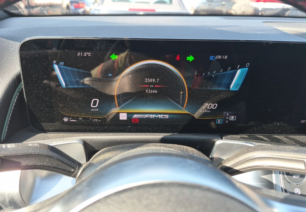 Mercedes-Benz GLB35AMG * Подгрев* 360* Pano* 2 Ключа* , снимка 8 - Автомобили и джипове - 55467272