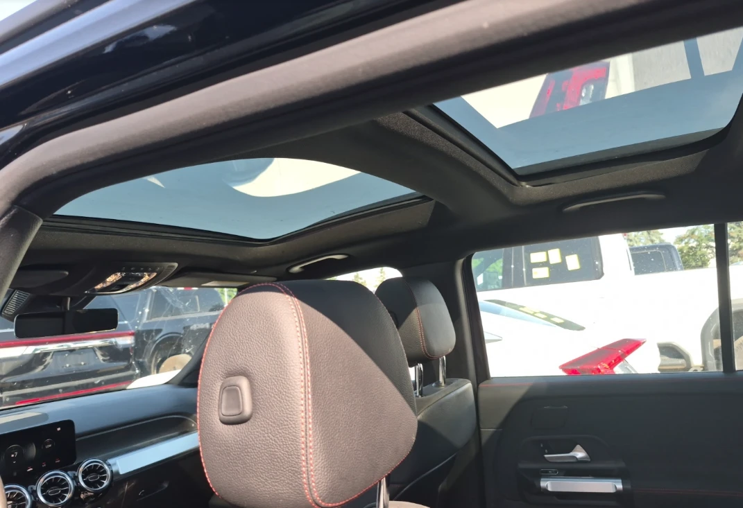Mercedes-Benz GLB35AMG * Подгрев* 360* Pano* 2 Ключа* , снимка 12 - Автомобили и джипове - 55467272