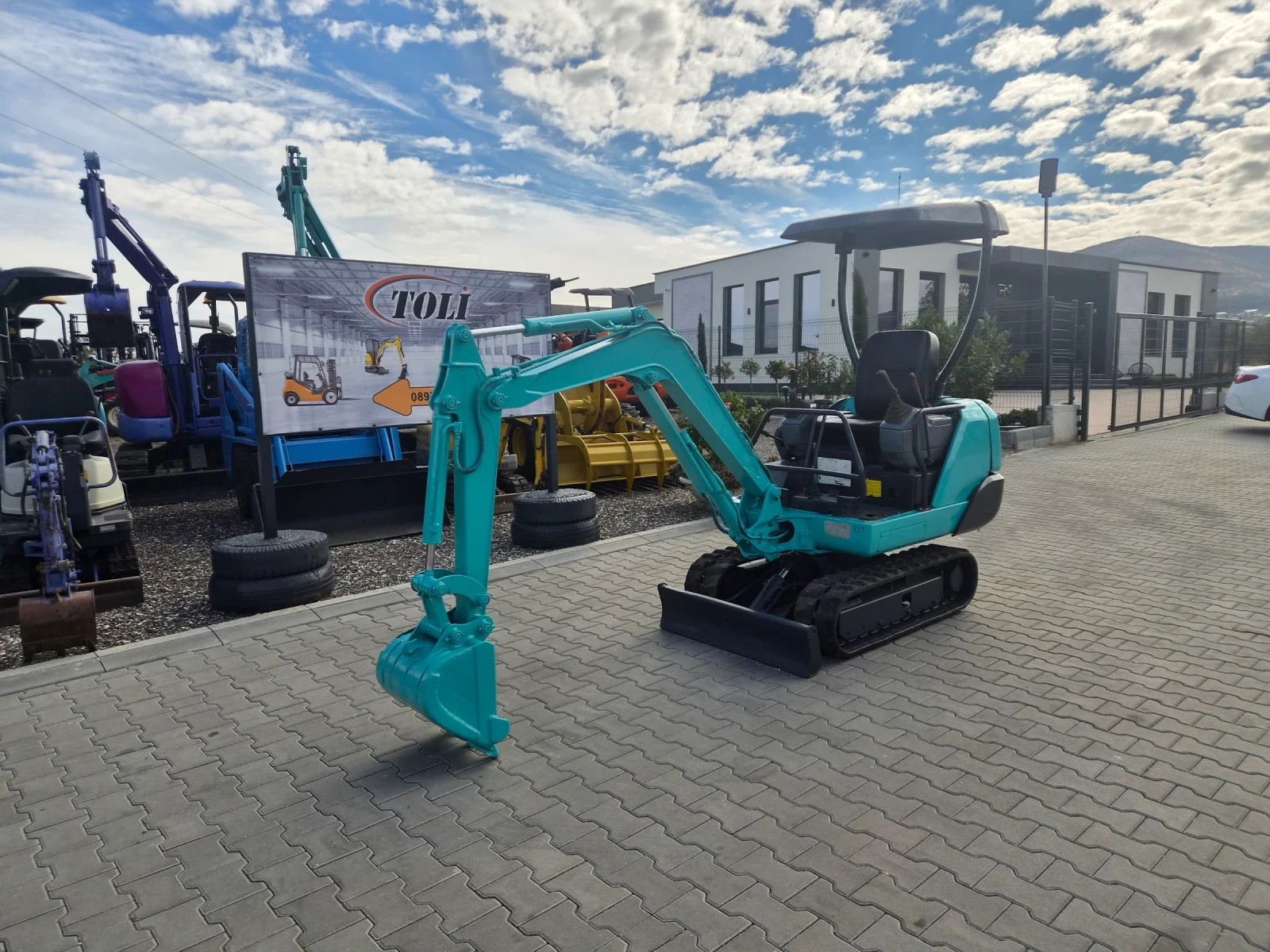 Багер Hitachi HOKUETSU AX12 / 1.5 тона / ДЖОЙСТИЦИ / ПЕРФЕКТЕН !