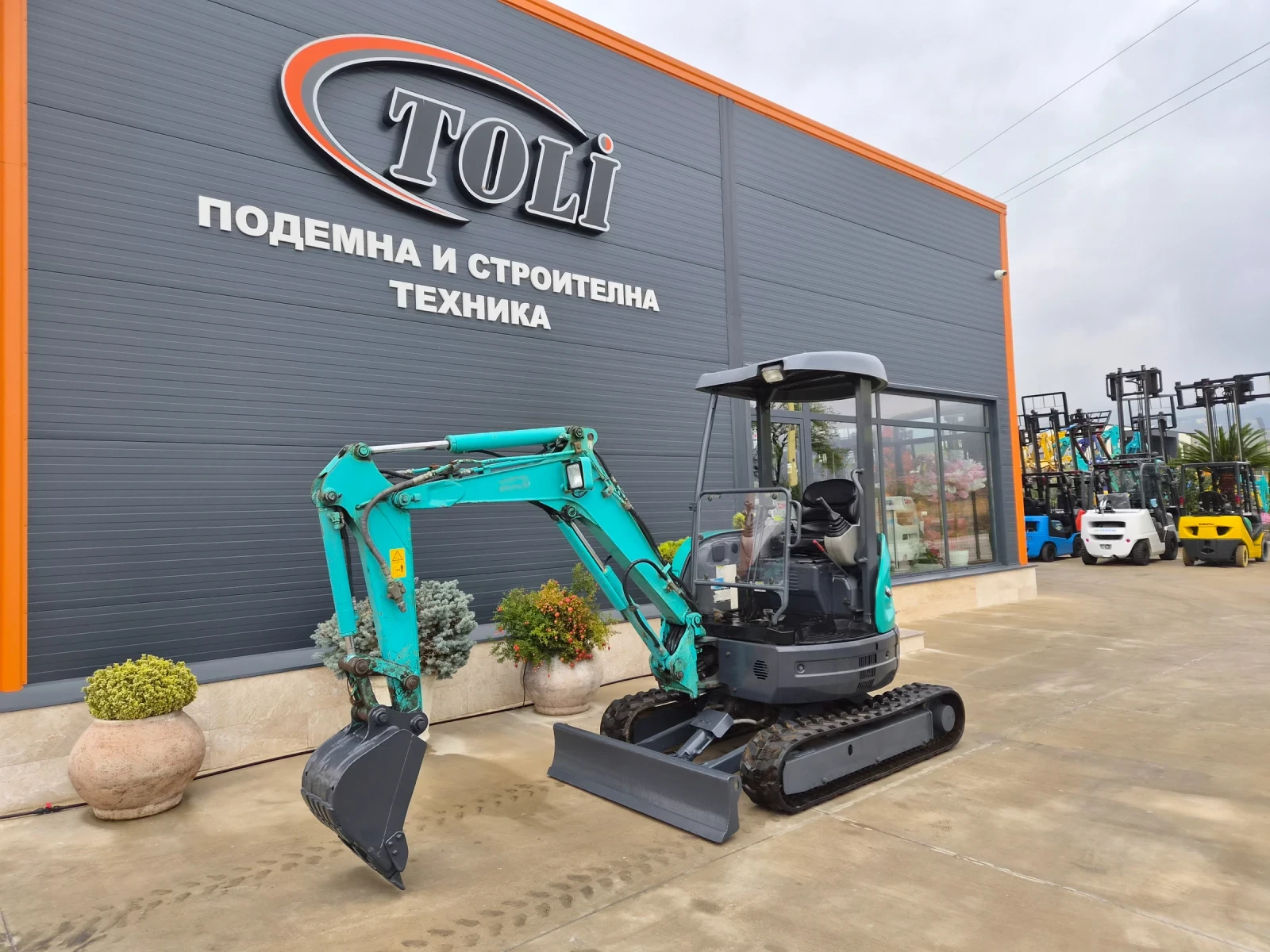 Багер Kobelco SK20SR-5 / 2тона / ИЗВОДИ ЗА ЧУК / ПЕРФЕКТЕН !!!