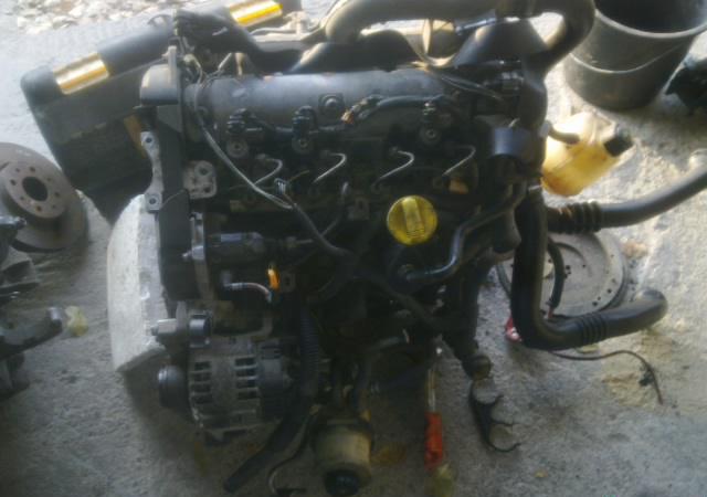 Двигател за Renault Scenic, снимка 1 - Части - 5270860