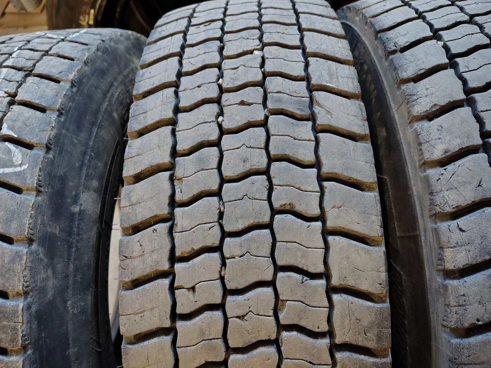 Гуми Всесезонни 265/70R19.5, снимка 4 - Гуми и джанти - 54086016