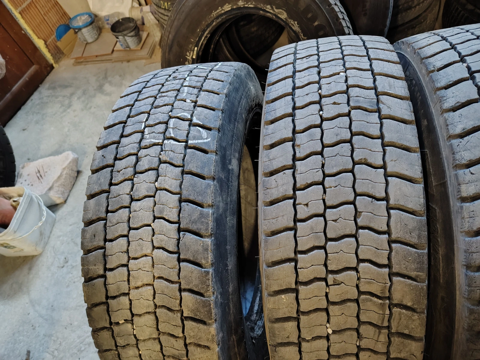 Гуми Всесезонни 265/70R19.5, снимка 2 - Гуми и джанти - 54086016