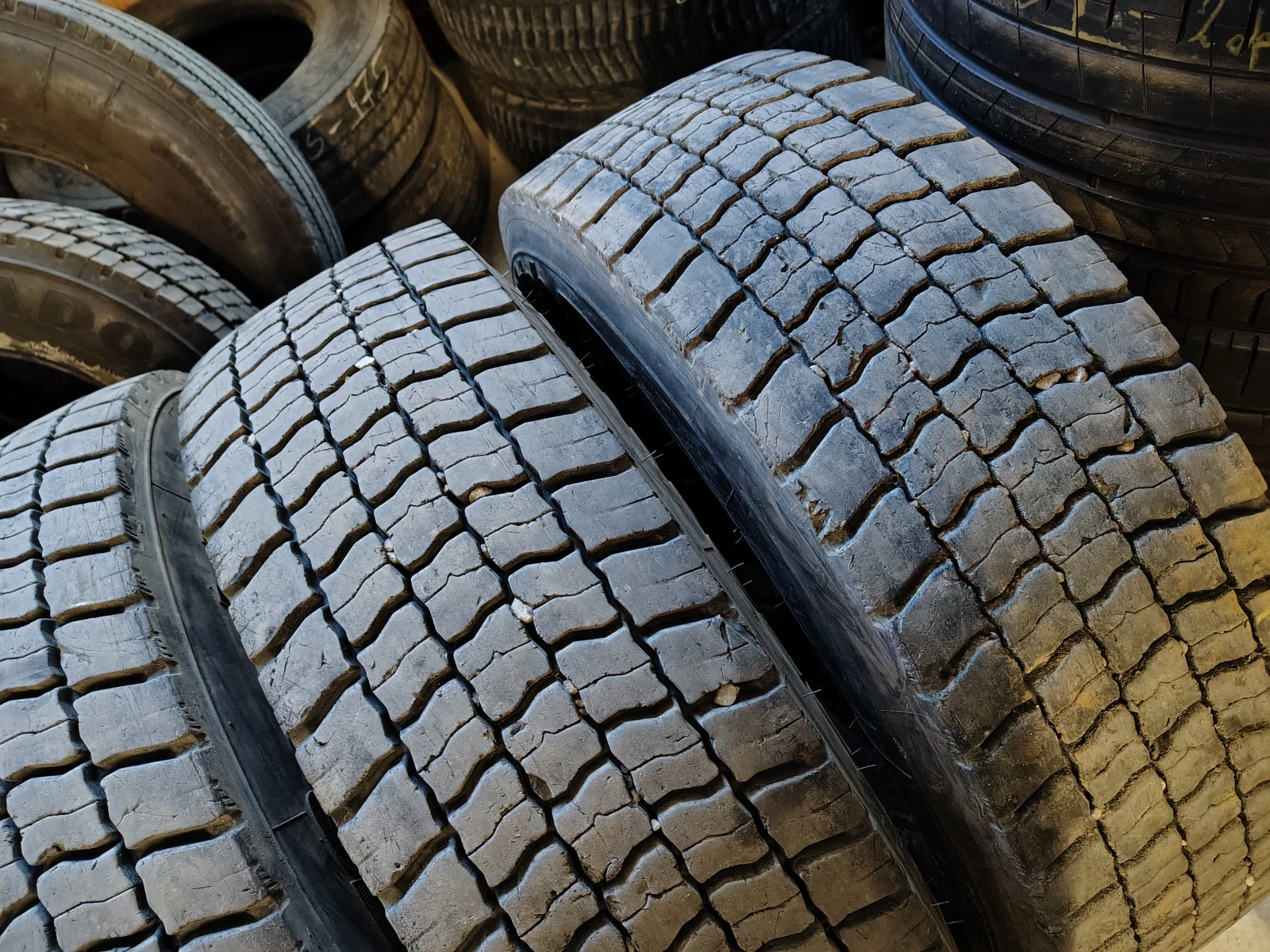 Гуми Всесезонни 265/70R19.5, снимка 3 - Гуми и джанти - 54086016