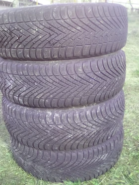 Гуми Зимни 215/60R17, снимка 1 - Гуми и джанти - 49276263