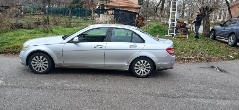 Mercedes-Benz C 220, снимка 2 - Автомобили и джипове - 48442824