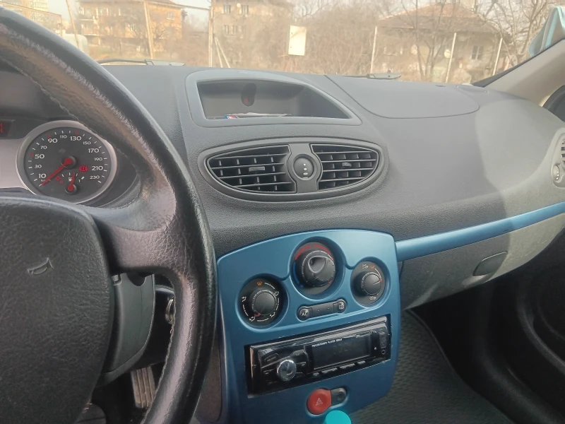 Renault Clio, снимка 2 - Автомобили и джипове - 49465363