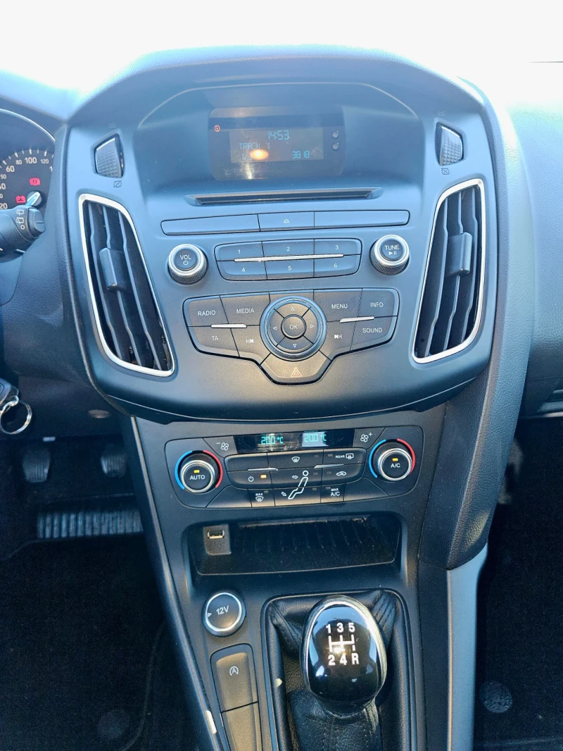 Ford Focus 1.0 i EcoBoost 100к.с., снимка 12 - Автомобили и джипове - 52598009
