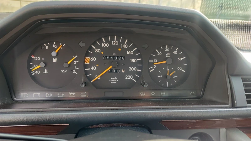 Mercedes-Benz 124 300D, снимка 12 - Автомобили и джипове - 52881454