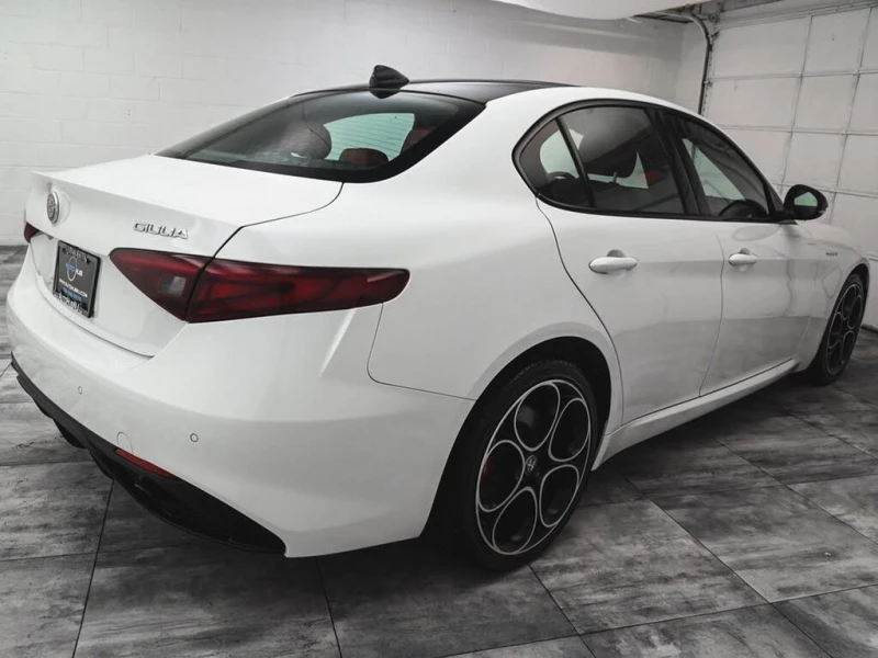 Alfa Romeo Giulia Veloce* CARFAX* АвтоКредит* (ЦЕНА ДО БГ), снимка 6 - Автомобили и джипове - 53245381