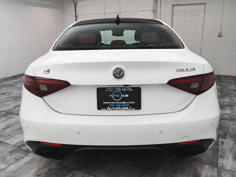 Alfa Romeo Giulia Veloce* CARFAX* АвтоКредит* (ЦЕНА ДО БГ), снимка 5 - Автомобили и джипове - 53245381