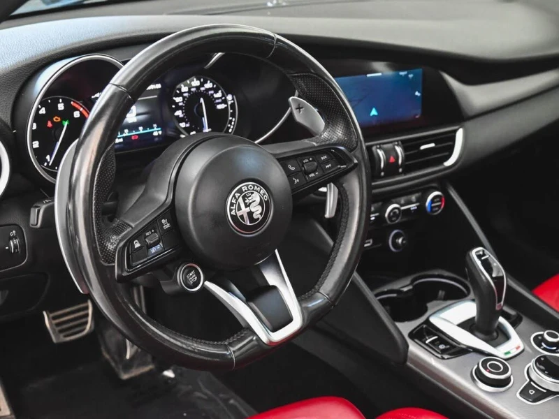 Alfa Romeo Giulia Veloce* CARFAX* АвтоКредит* (ЦЕНА ДО БГ), снимка 7 - Автомобили и джипове - 53245381