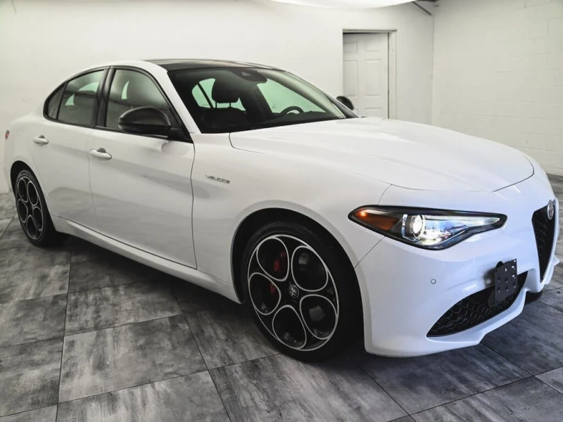 Alfa Romeo Giulia Veloce* CARFAX* АвтоКредит* (ЦЕНА ДО БГ), снимка 3 - Автомобили и джипове - 53245381
