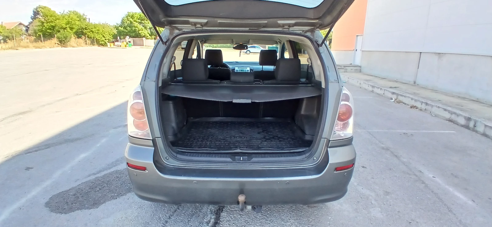 Toyota Corolla verso 2.2 D4D 136 к.с - ФЕЙСЛИФТ - изображение 8