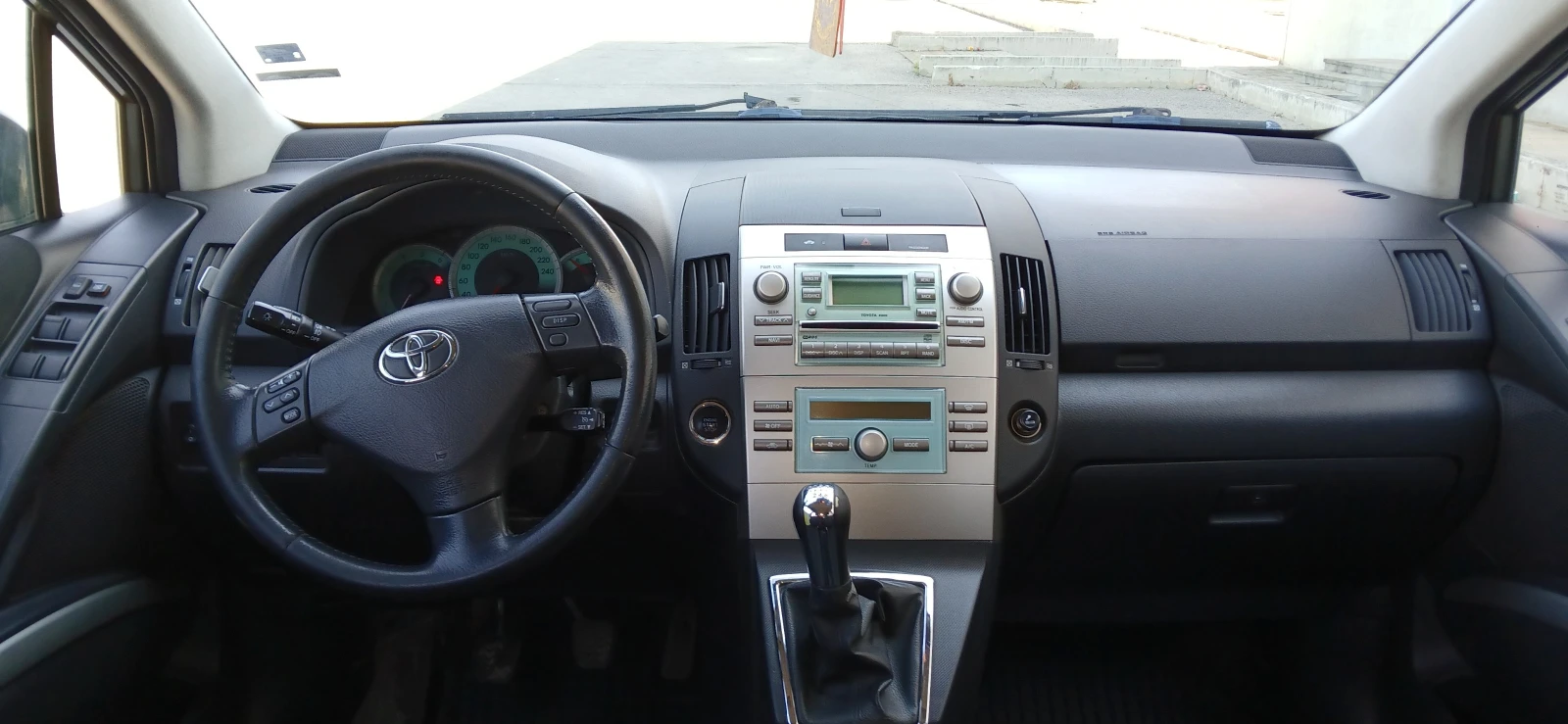 Toyota Corolla verso 2.2 D4D 136 к.с - ФЕЙСЛИФТ - изображение 9