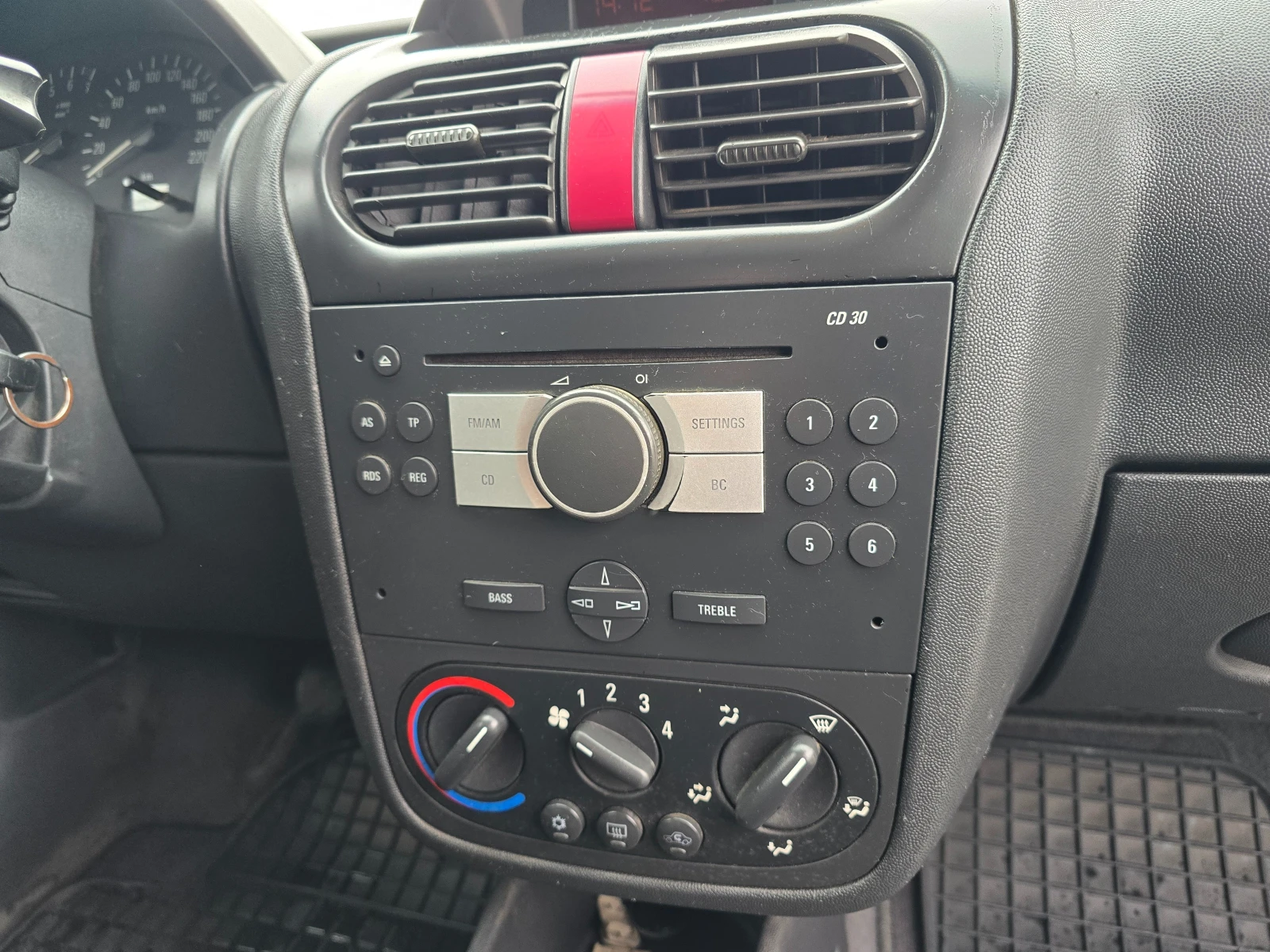 Opel Combo 1.6 Бензин-Метан, 2009г., снимка 13 - Автомобили и джипове - 53520914