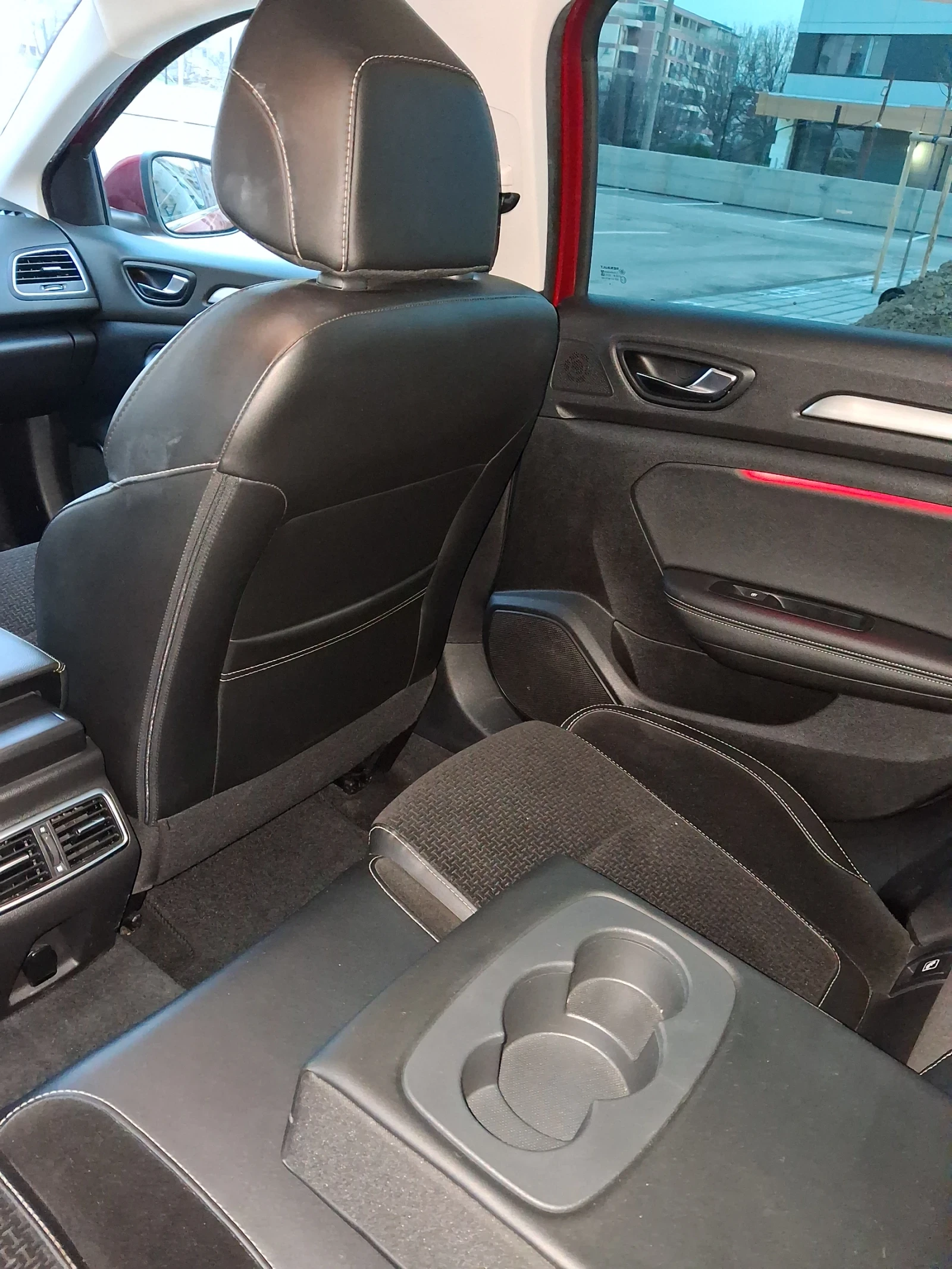 Renault Megane 1.2 TCE, снимка 5 - Автомобили и джипове - 53731725