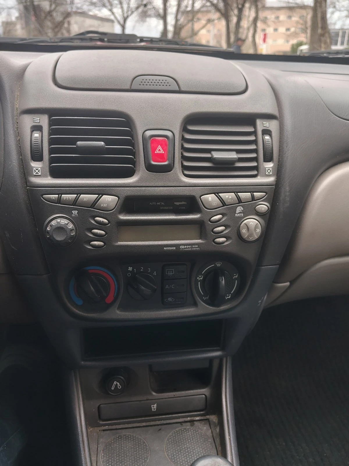 Nissan Almera, снимка 12 - Автомобили и джипове - 54046724