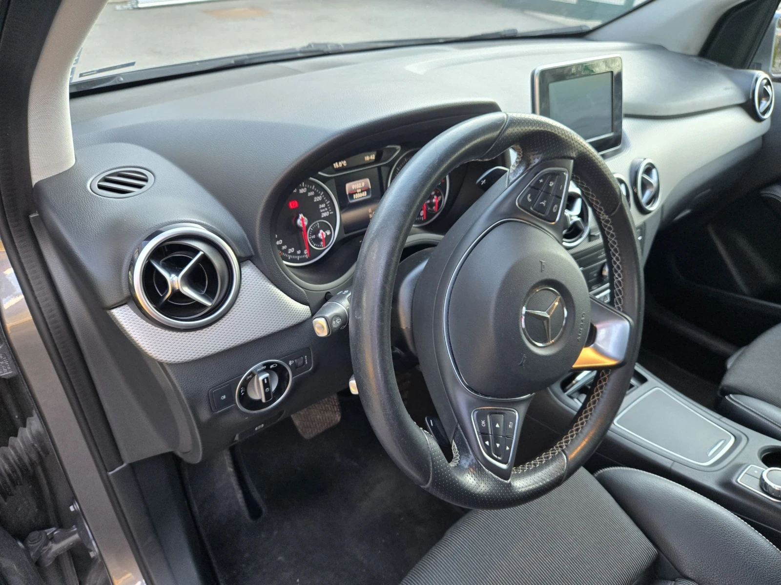 Mercedes-Benz B 200, снимка 9 - Автомобили и джипове - 54100777