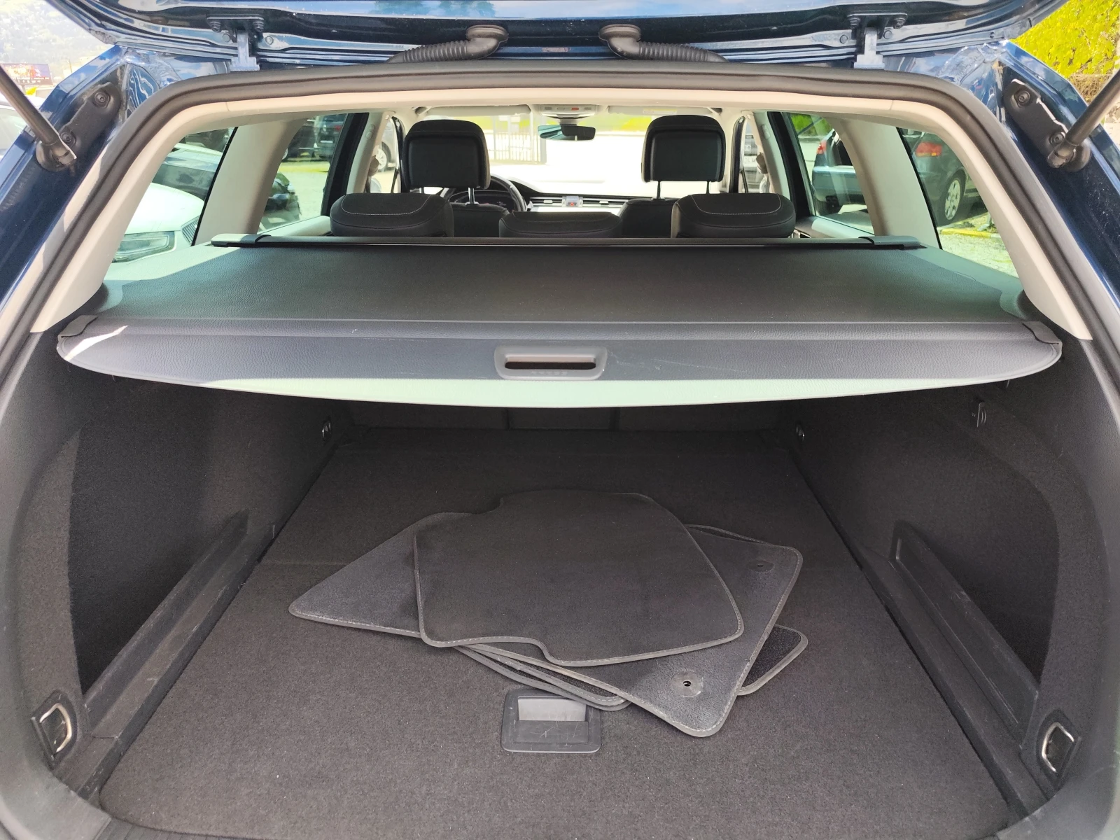 VW Passat ALLTRACK* 2.0TDi* 4MOTION* EURO6D* LED* NAVI* , снимка 14 - Автомобили и джипове - 54413444