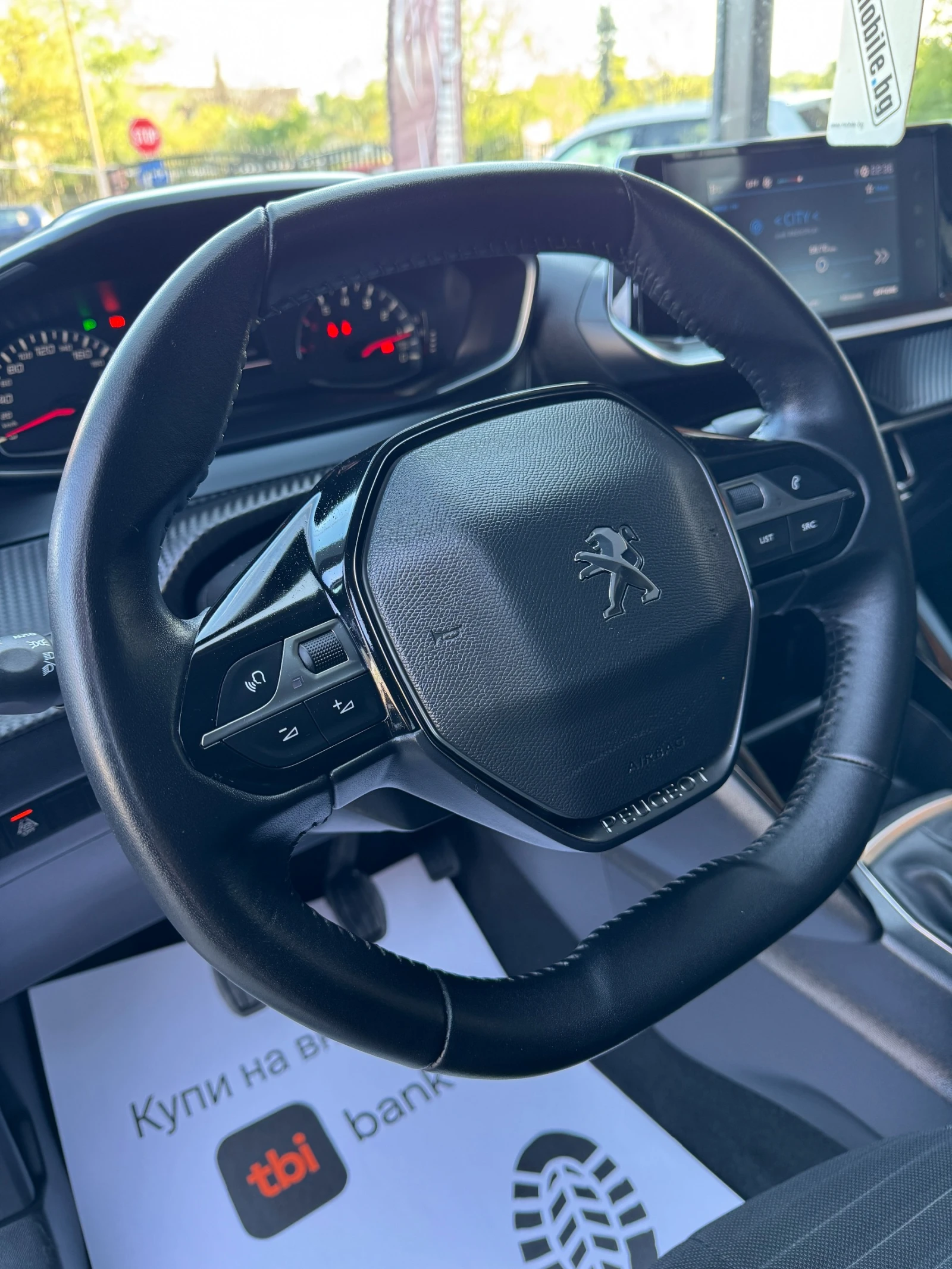 Peugeot 208 STYLE 1.2I НОВ ВНОС, снимка 10 - Автомобили и джипове - 54600397