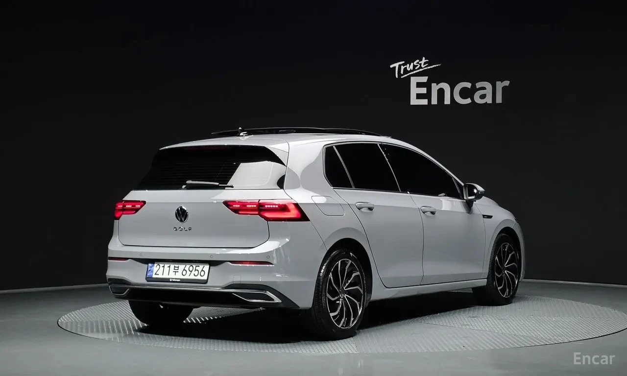 VW Golf 8 2.0TDI DSG | HUD | ACC | Шибедах, снимка 2 - Автомобили и джипове - 54929285