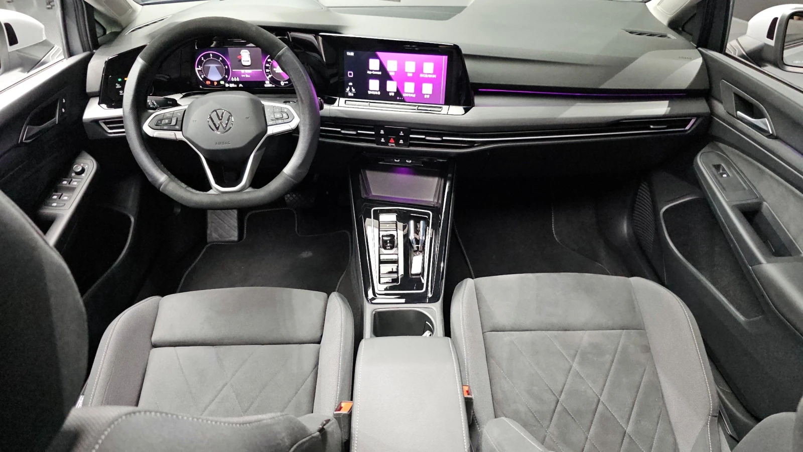 VW Golf 8 2.0TDI DSG | HUD | ACC | Шибедах, снимка 6 - Автомобили и джипове - 54929285